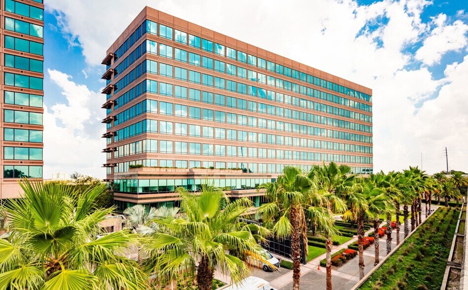 More Photos Of 3000 Bayport Dr, Tampa Office For Lease