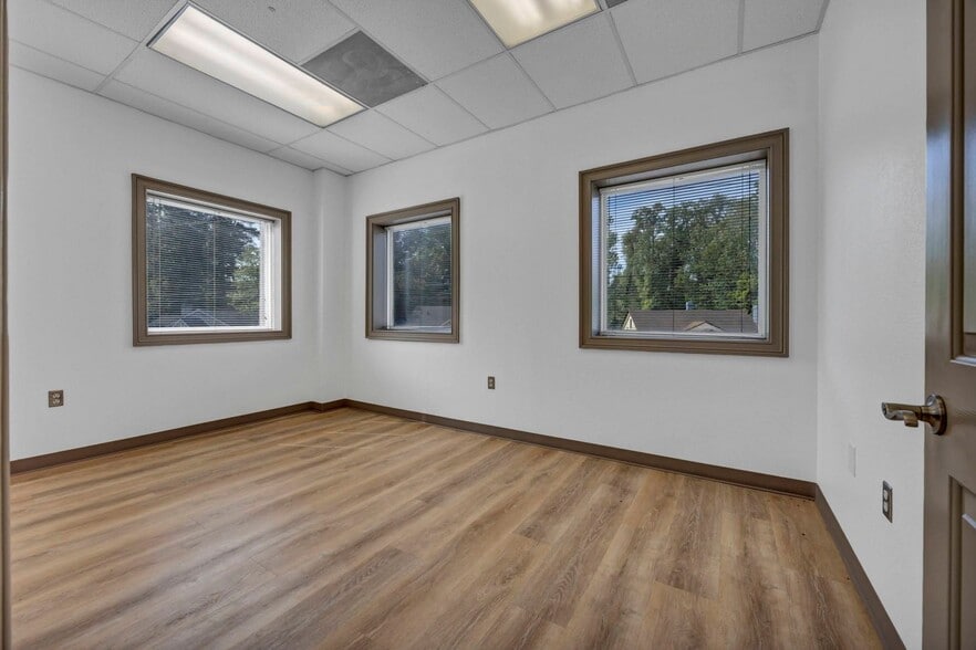 More Photos Of 1627 Columbia College Dr, Columbia Warehouse For Lease