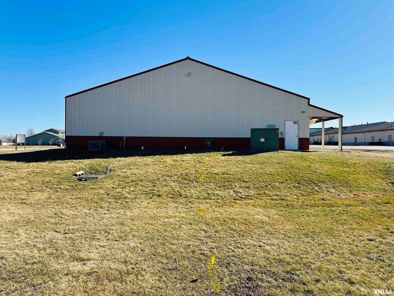 More Photos Of 510 Woodland Knolls Rd, Germantown Hills Flex For Lease
