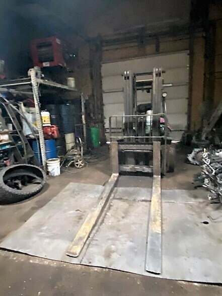 More Photos Of 3127 S Wagner Rd, Ann Arbor Auto Salvage Facility For Sale