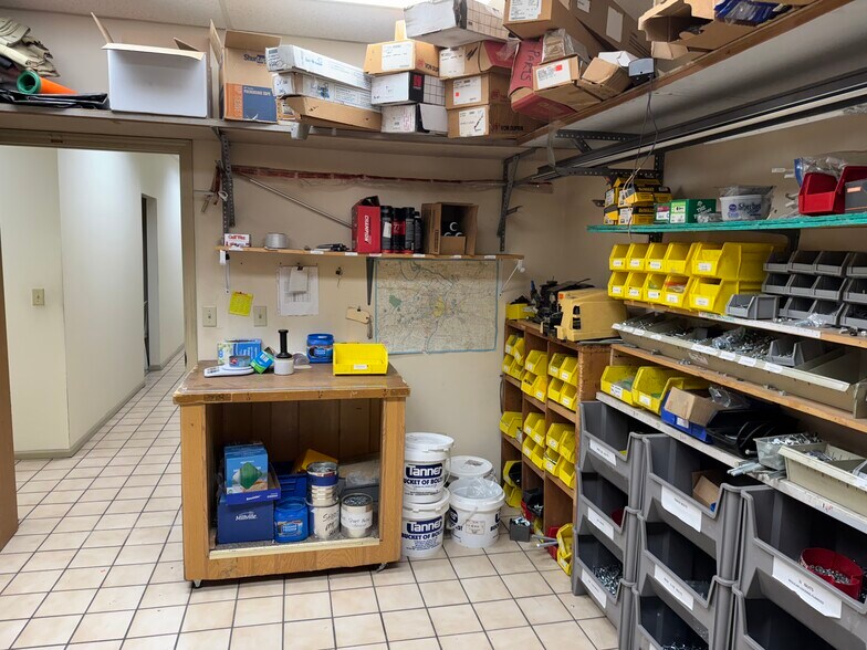 More Photos Of 3025 N Saint Peters Pky, Saint Peters Showroom For Sale