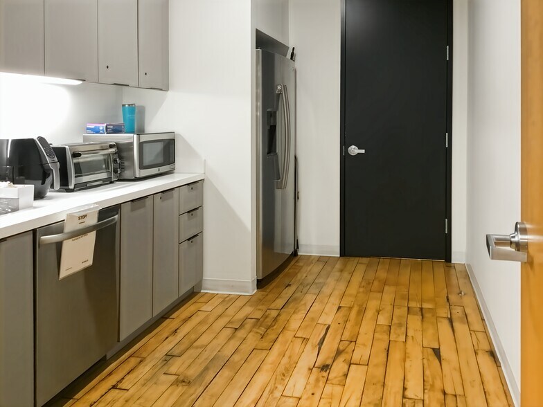 More Photos Of 900 W Randolph St, Chicago Coworking Space