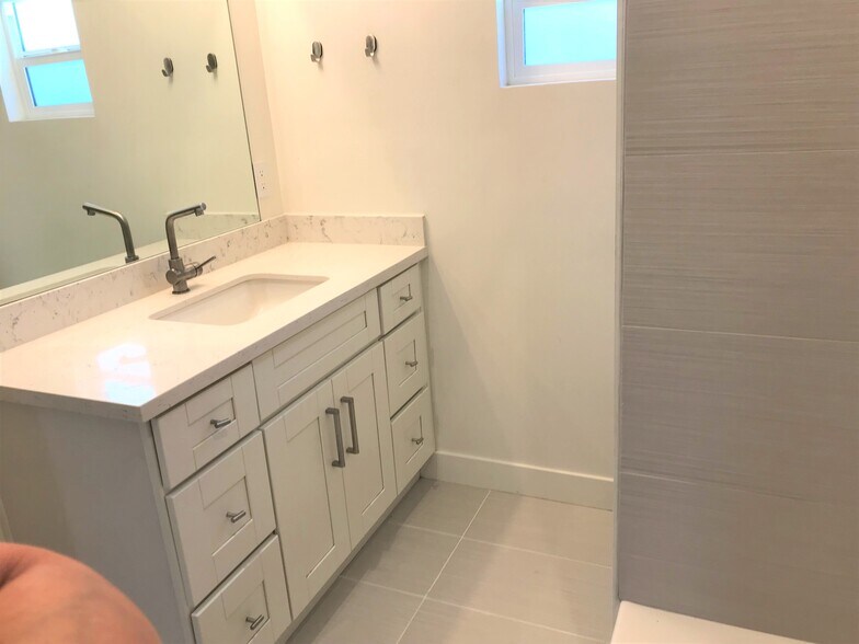 More Photos Of 6157 Mesa Ave, Los Angeles Specialty For Sale