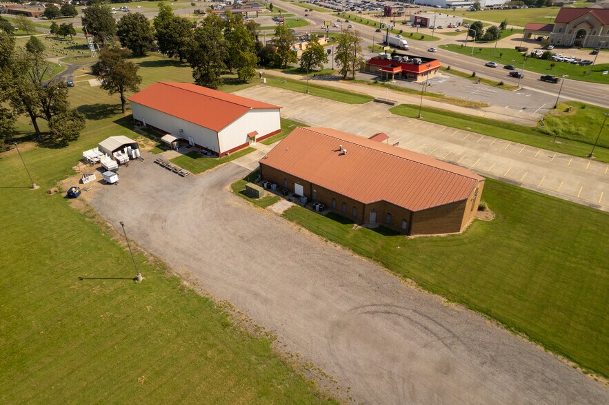 More Photos Of 951 S Kingshighway St, Sikeston Office For Sale