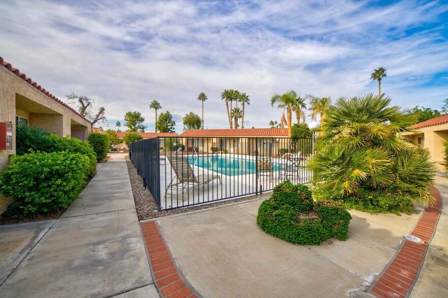 More Photos Of 72805 Park View Dr, Palm Desert Apartments For Sale