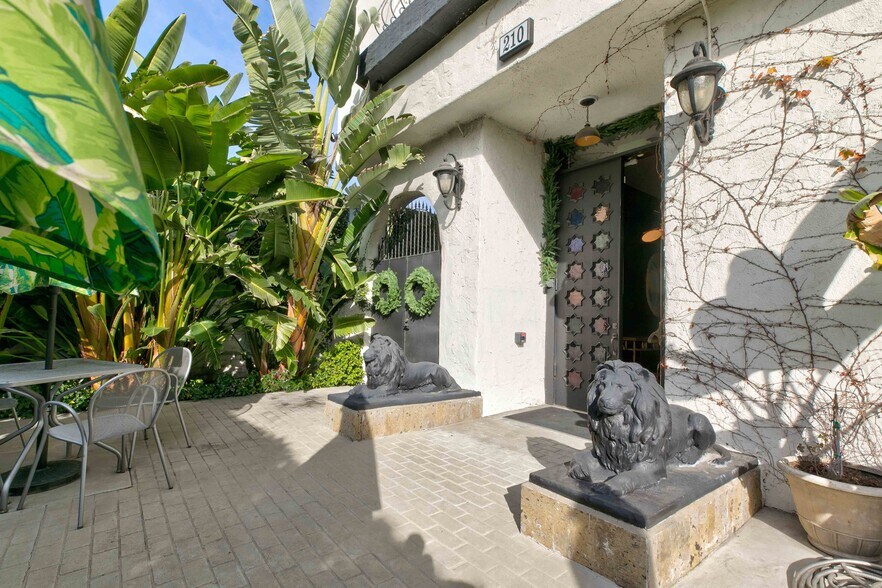 Primary Photo Of 210 S Kenwood St, Glendale Loft Creative Space For Lease