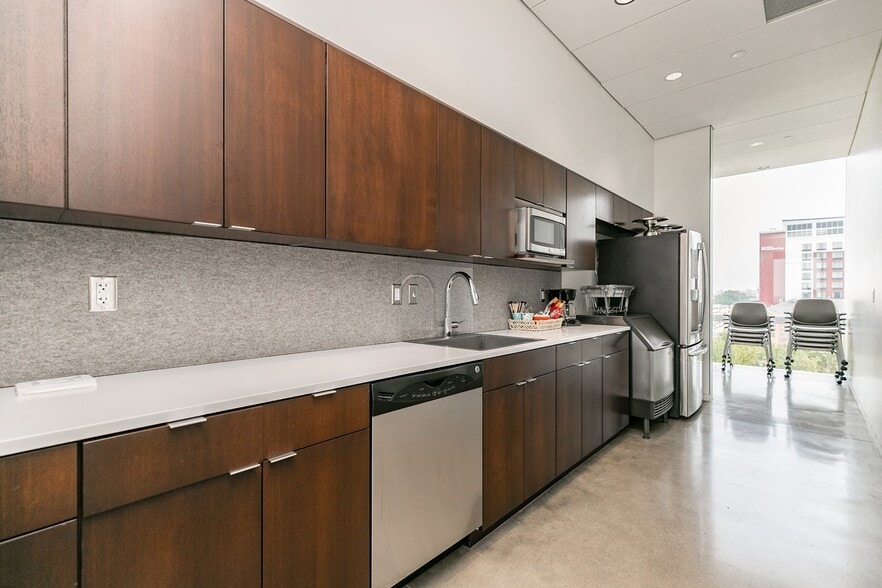 More Photos Of 500 S Clinton St, Iowa City Office Residential For Lease