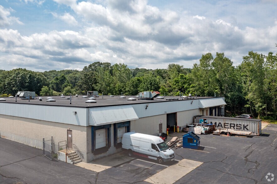 More Photos Of 676 George Washington Hwy, Lincoln Manufacturing For Lease