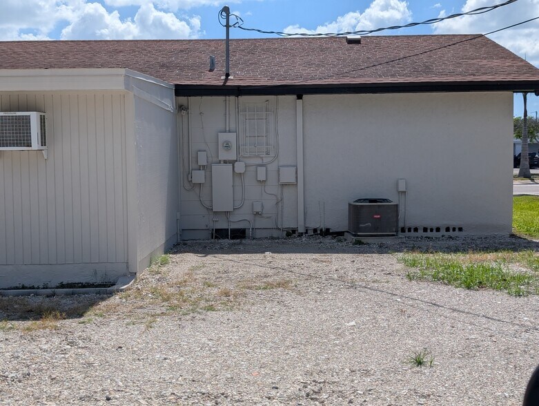 More Photos Of 5206 Manatee Ave, Bradenton Freestanding For Lease