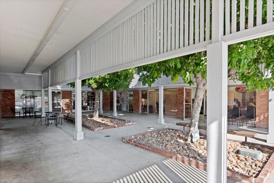 More Photos Of 428-450 N Moorpark Rd, Thousand Oaks Unknown For Lease