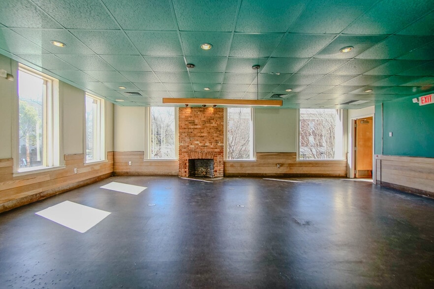 More Photos Of 225 E Broad St, Athens Storefront For Lease