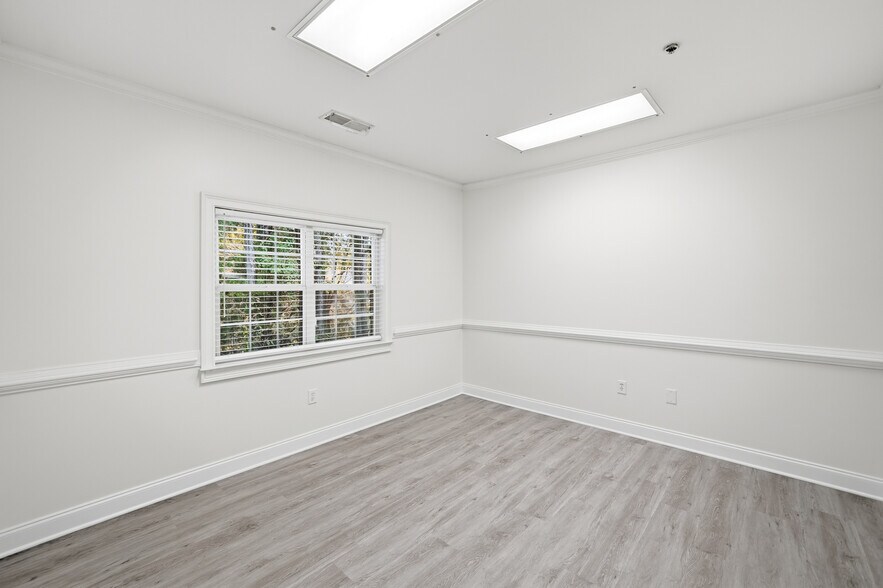 More Photos Of 103 Weatherstone Dr, Woodstock Medical For Lease