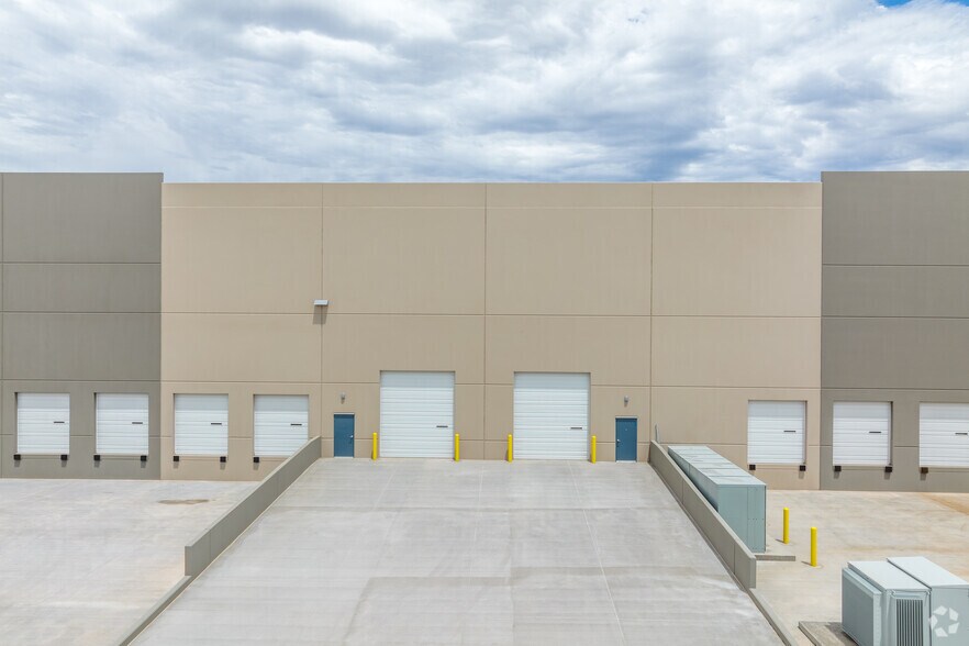 More Photos Of 430 E Germann Rd, Gilbert Warehouse For Lease