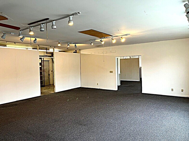 More Photos Of 9430 Main Ave, Cincinnati General Retail For Sale