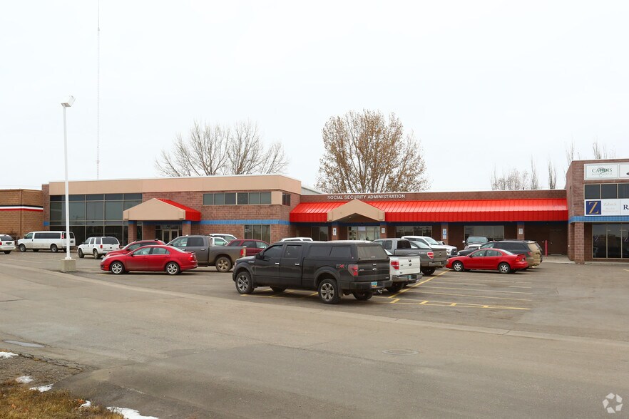 More Photos Of 1308-1420 20th Ave SW, Minot Freestanding For Lease