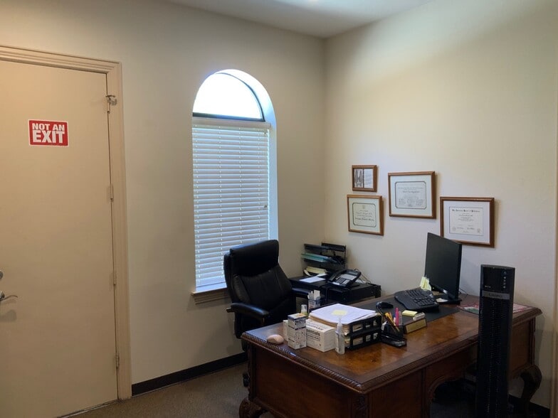 More Photos Of 2624 Matlock Rd, Arlington Medical For Sale