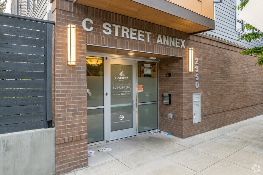 More Photos Of 2350 SE 37th Ave, Portland Apartments For Lease