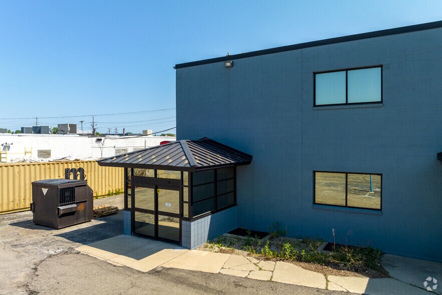 More Photos Of 11355 Stephens Rd, Warren Office For Lease