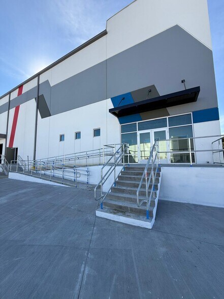 More Photos Of 115 Parkway Dr, Rincon Unknown For Lease