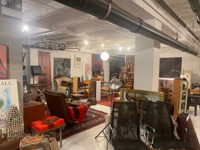 More Photos Of 2769-2787 N Milwaukee Ave, Chicago Coworking Space