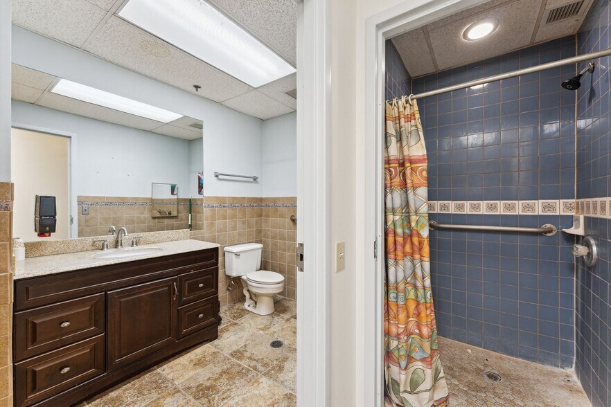 More Photos Of 4388 Shoreline Dr, Spring Park Storefront Retail Office For Sale