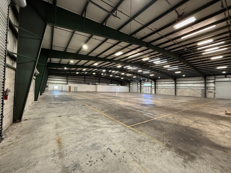 More Photos Of 7835 Ellis Rd, West Melbourne Service For Lease