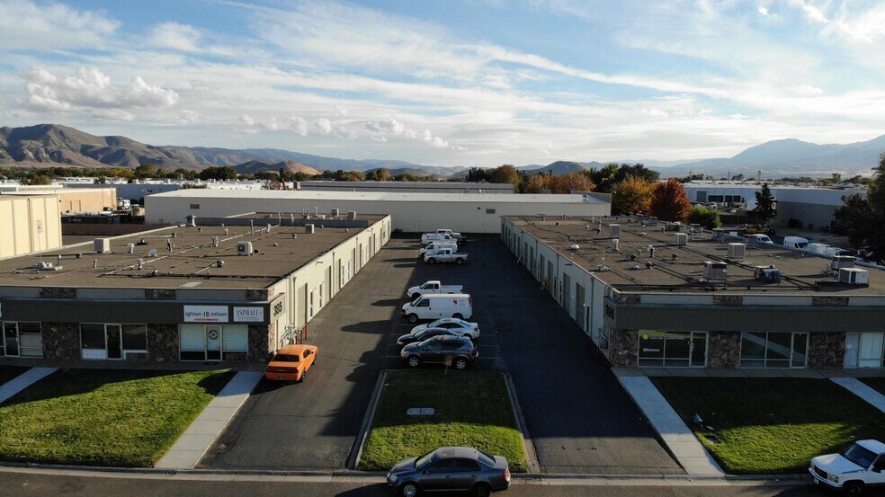 More Photos Of 395 Freeport Blvd, Sparks Showroom For Lease