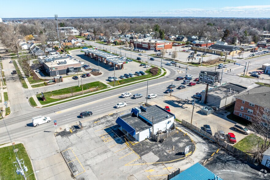 More Photos Of 5814 Hickman Rd, Urbandale General Retail For Sale