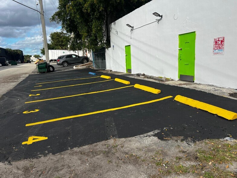 More Photos Of 900 NW 10th Ter, Fort Lauderdale Warehouse For Sale