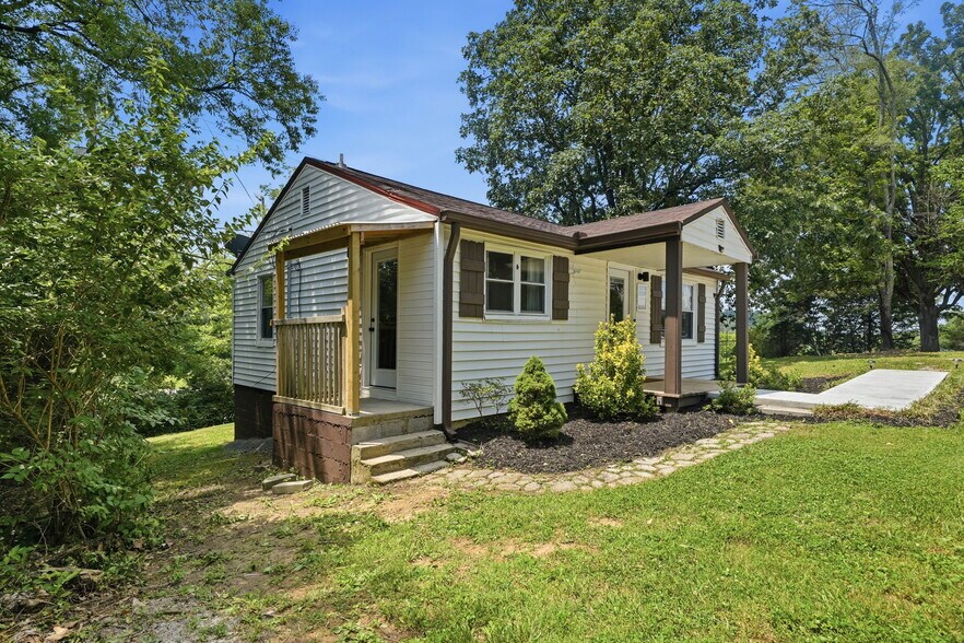 More Photos Of 6936 N Ruggles Ferry Pike, Knoxville General Retail For Sale