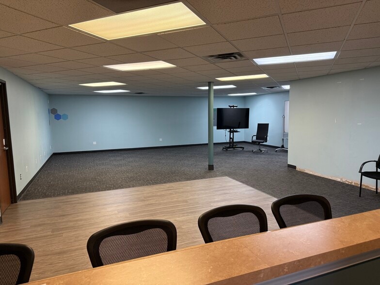 More Photos Of 8285 S Saginaw St, Grand Blanc Office For Lease