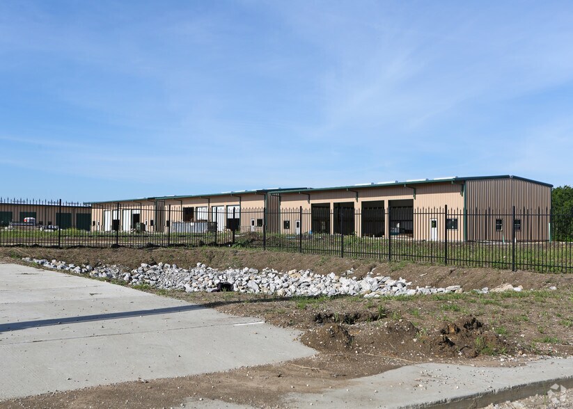 More Photos Of 122 Rose Ln, Frisco Warehouse For Sale