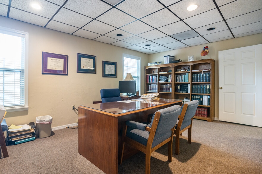 More Photos Of 1013 SW 2nd Ave, Gainesville Office For Sale