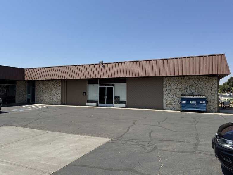 More Photos Of 680 South Ave, Gustine General Retail For Lease