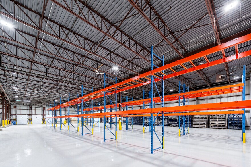 More Photos Of 1350 Rue Nobel, Boucherville Warehouse For Lease