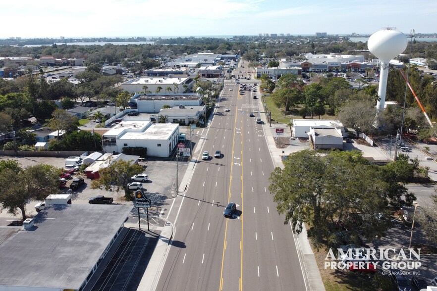 More Photos Of 2048 Bee Ridge Rd, Sarasota Storefront Retail Residential For Sale
