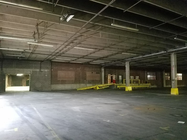 More Photos Of 1661 W Hill St, Louisville Manufacturing For Lease