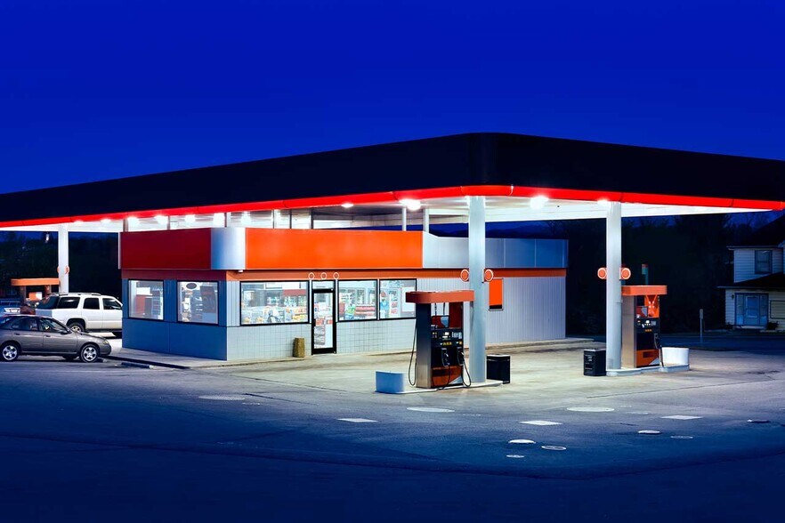 Primary Photo Of 445 Murray St, Chatham-Kent Service Station For Sale
