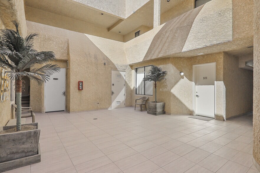 More Photos Of 74333 Hwy 111, Palm Desert Office For Lease