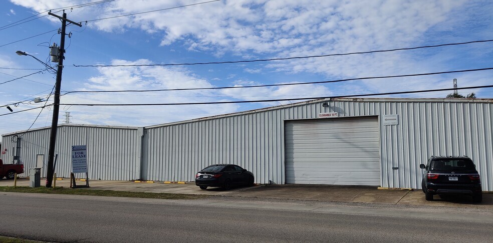 More Photos Of 236 Old Angleton Rd, Clute Warehouse For Lease