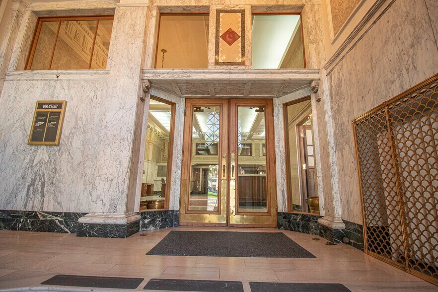More Photos Of 301 Columbia St, Lafayette Office For Sale