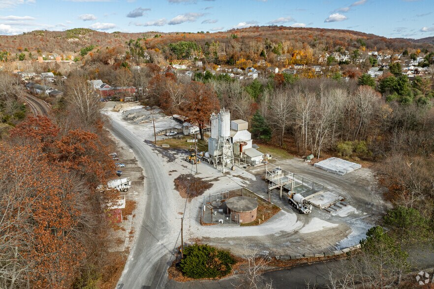 More Photos Of 125 Railroad Ave, Beacon Falls Warehouse For Lease