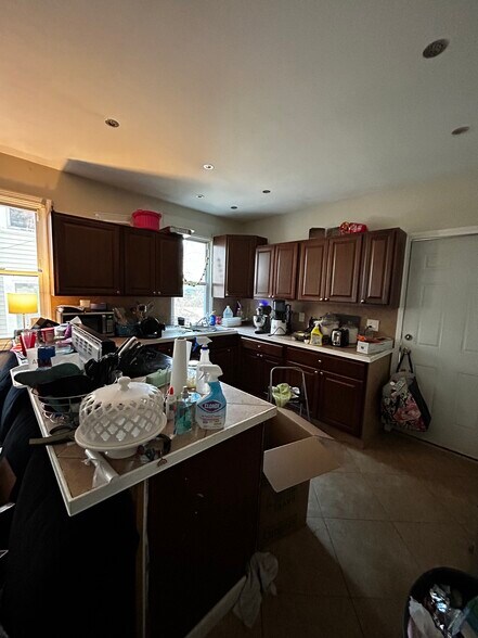 More Photos Of 81 Draher St, Waterbury Apartments For Sale