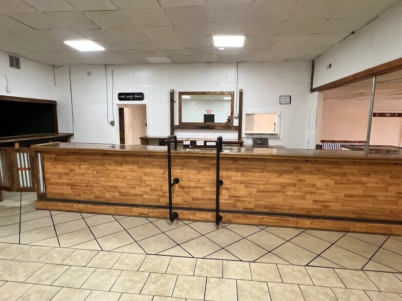 More Photos Of 612 Slater St, Kings Mountain Flex For Lease