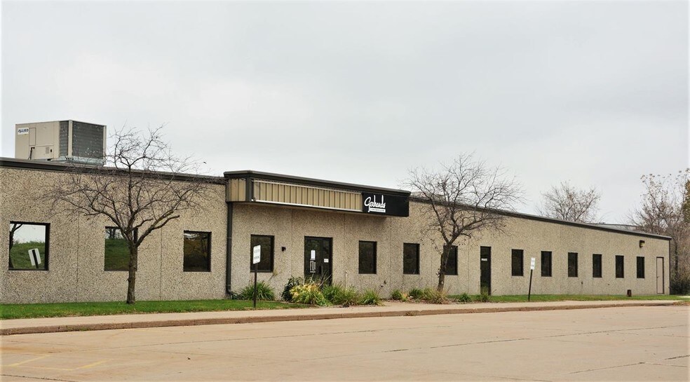 More Photos Of 4949 Chavenelle Rd, Dubuque Industrial For Sale