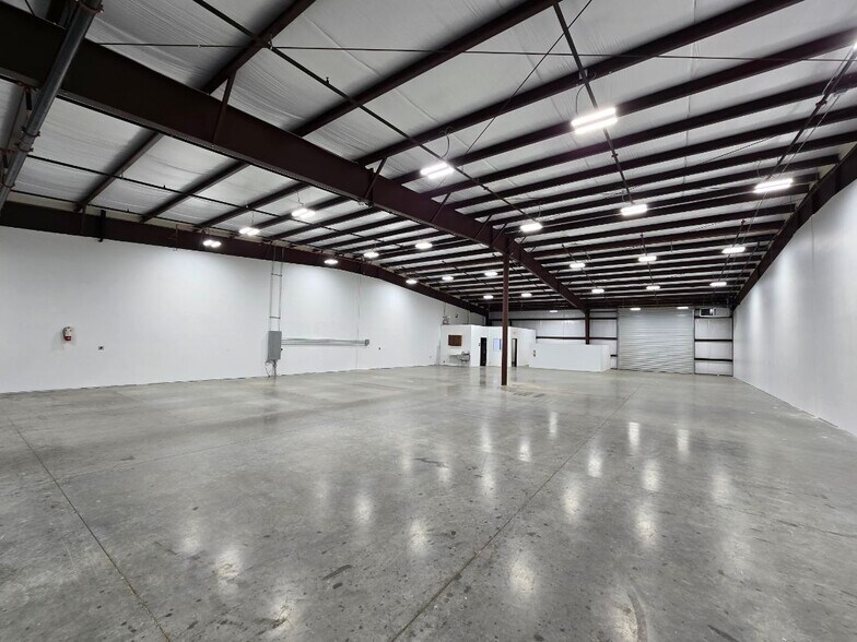 More Photos Of 9144 Florentine Road, Prescott Valley Distribution For Lease