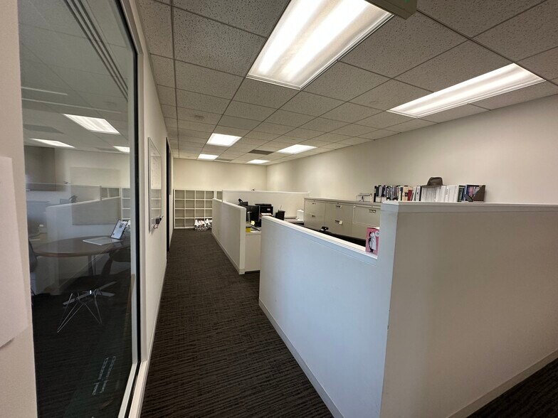 More Photos Of 11777 San Vicente Blvd, Los Angeles Office For Lease