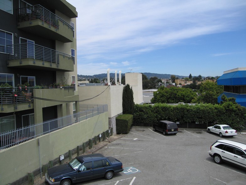 More Photos Of 2940 Summit St, Oakland Medical For Lease