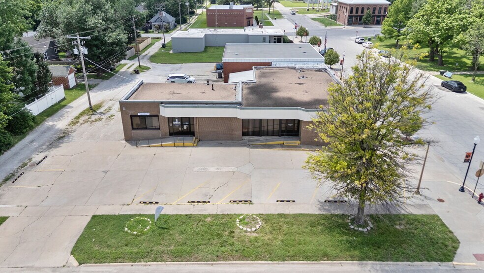 More Photos Of 202 S 9th St, Humboldt General Retail For Sale