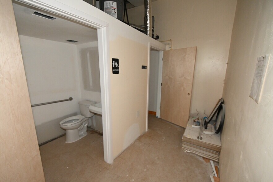 More Photos Of 749 S Central Ave, Umatilla Storefront For Sale